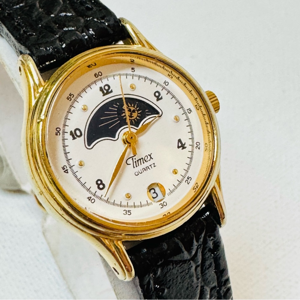 Vintage 1994 Timex Sun/Moon Day/Night Women's Gold Date Watch Black Leather - Picture 2 of 13